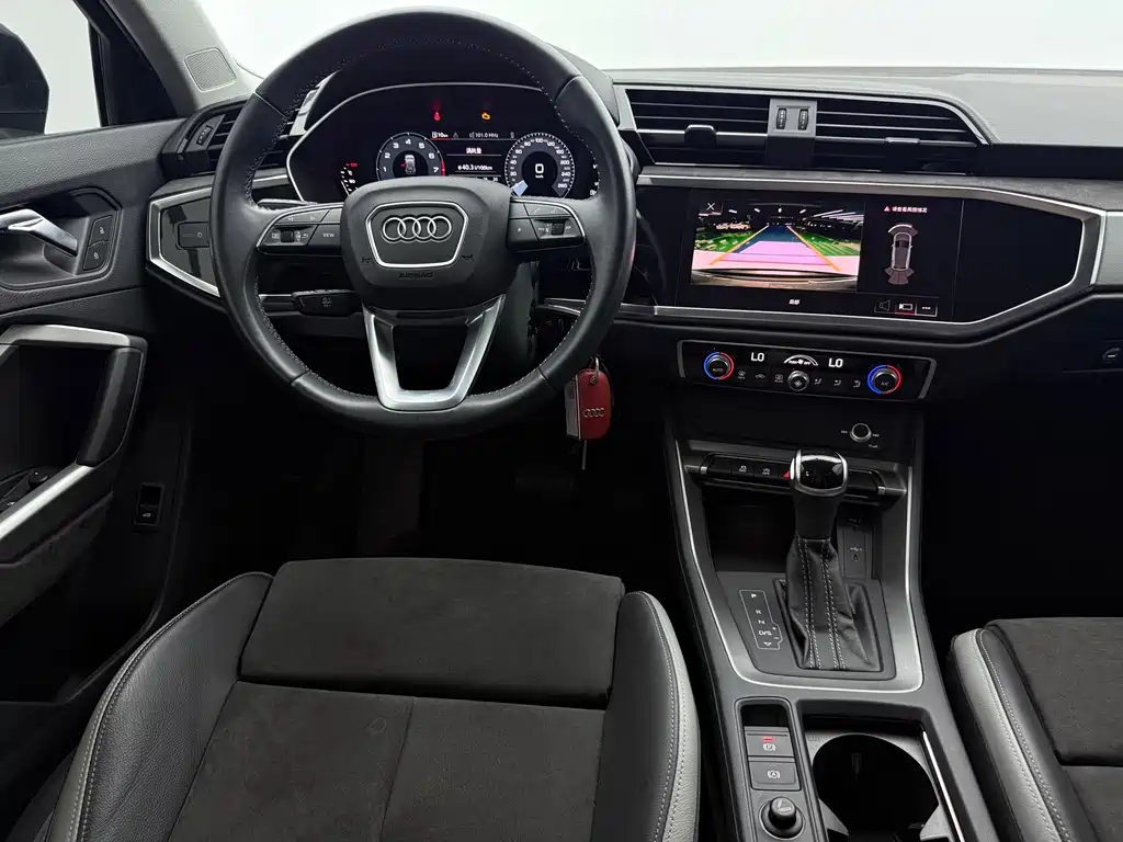 Audi Q3 — фото 10