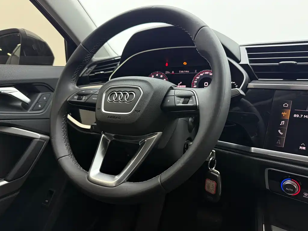Audi Q3 — фото 13