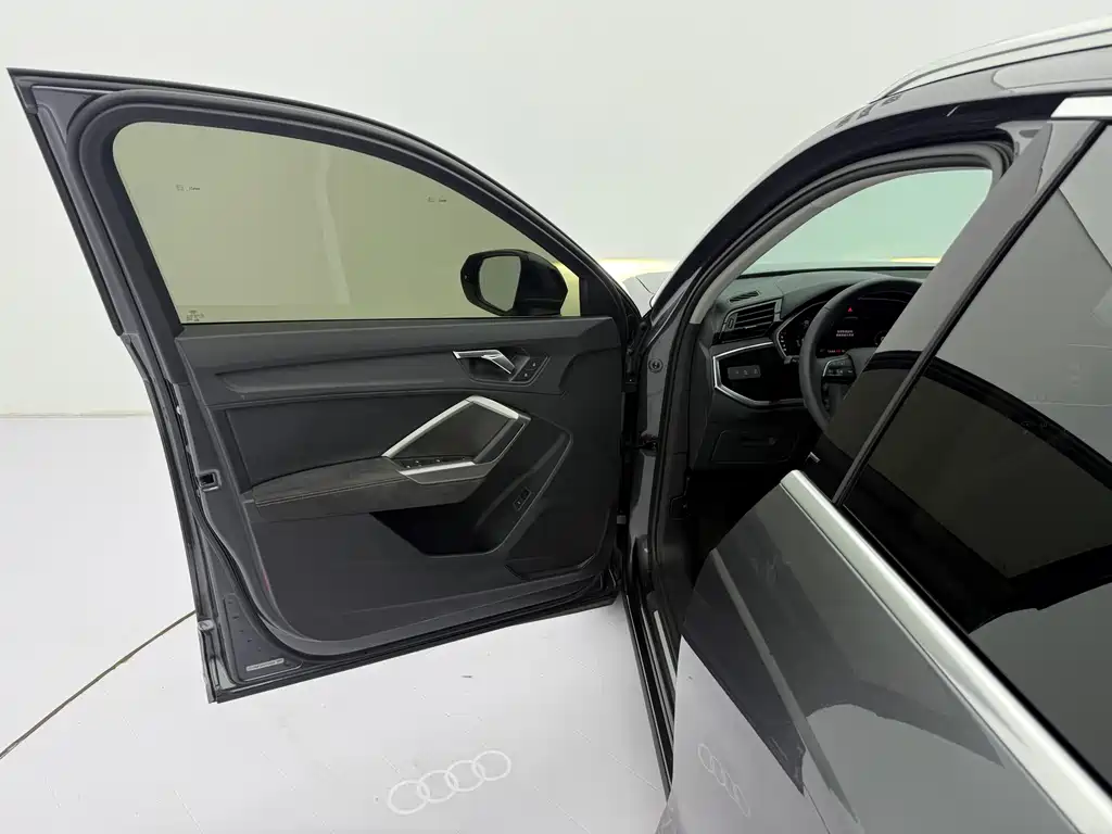 Audi Q3 — фото 22