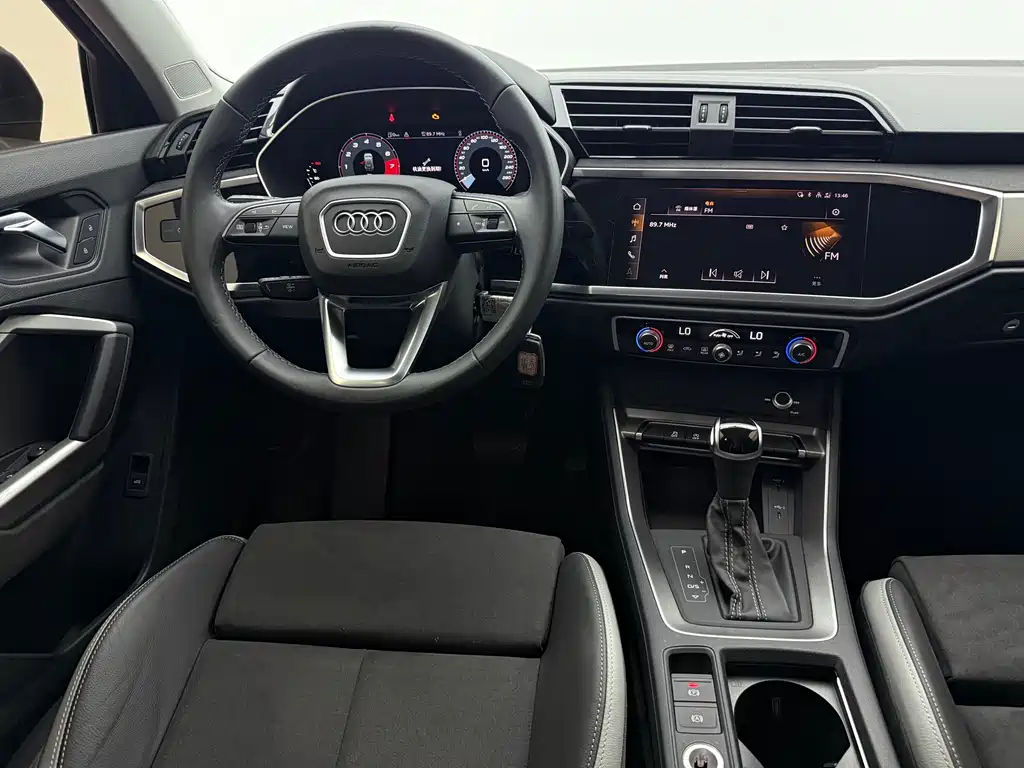 Audi Q3 — фото 10