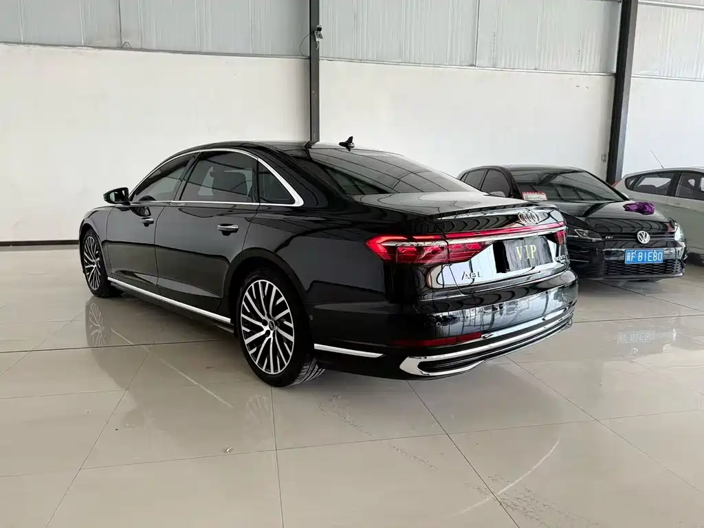 Audi A8 — фото 4