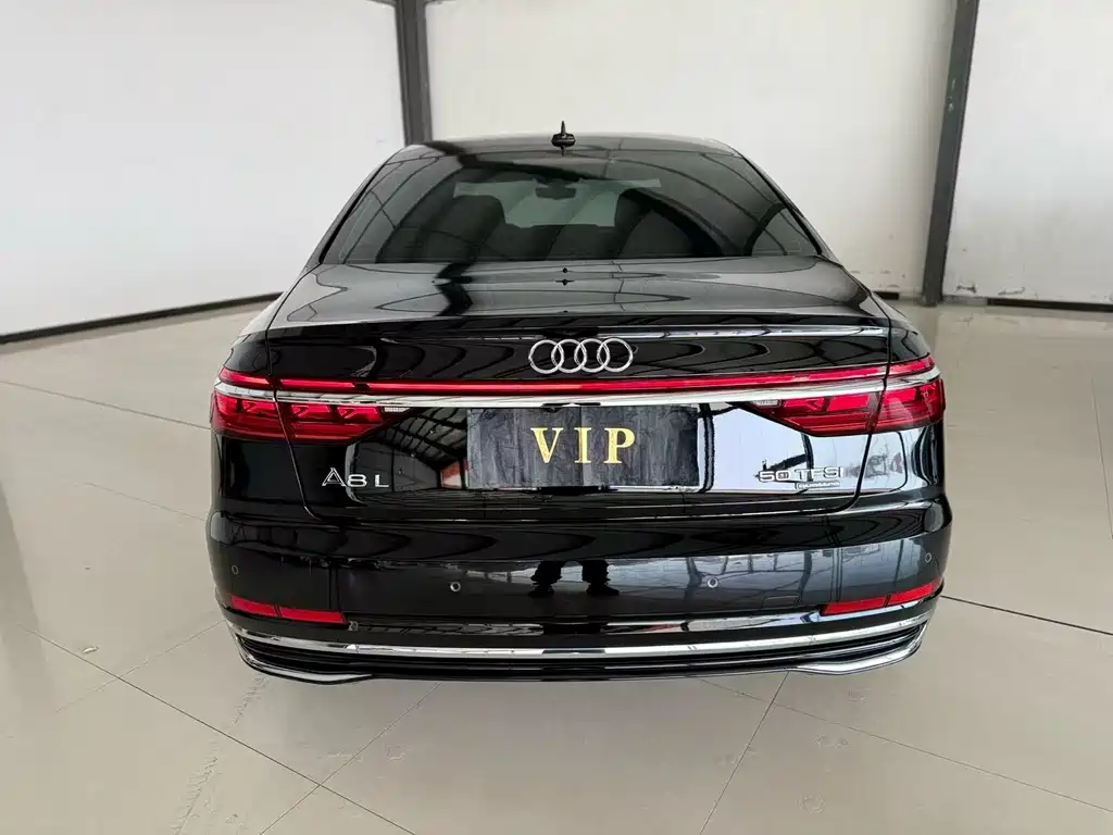Audi A8 — фото 5