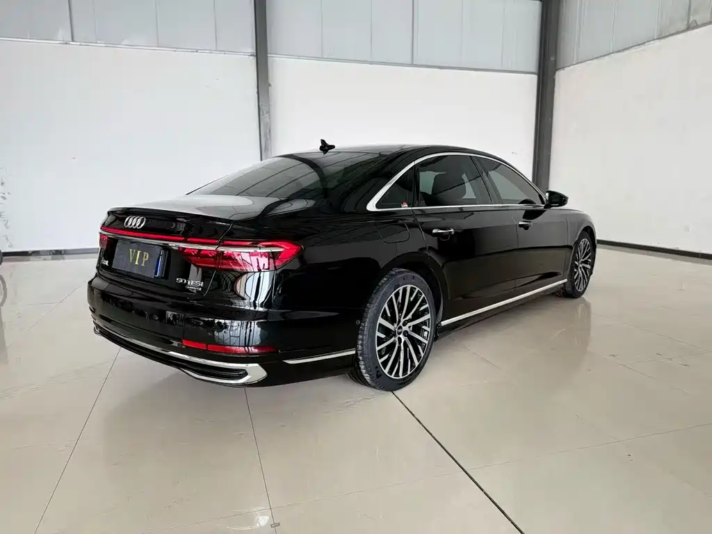 Audi A8 — фото 6
