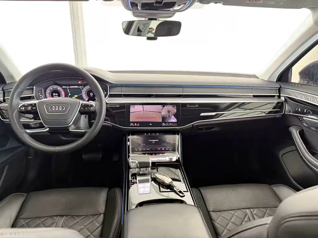 Audi A8 — фото 9