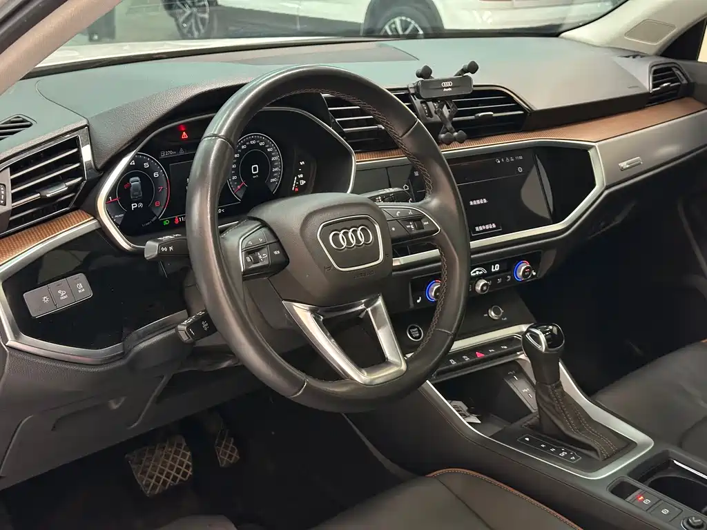 Audi Q3 — фото 13