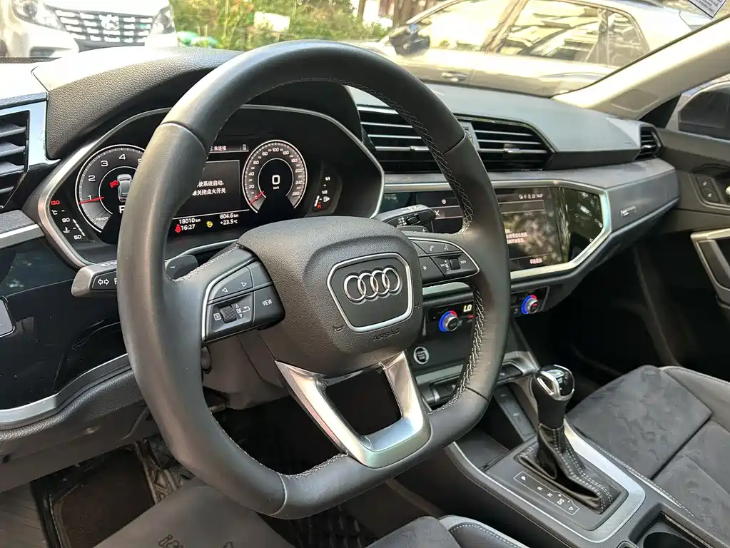 Audi Q3 — фото 10