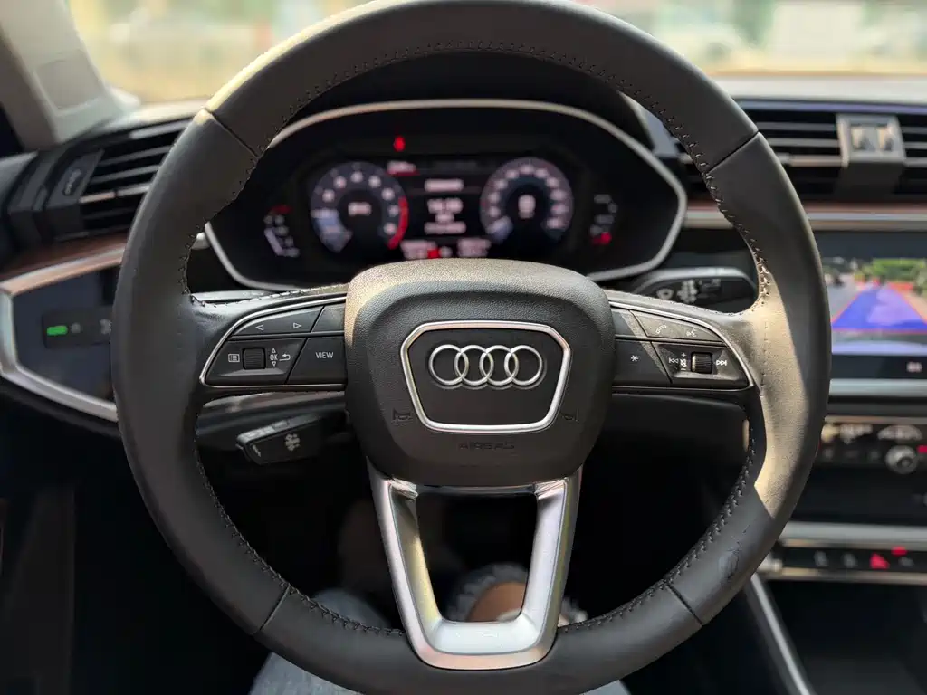 Audi Q3 — фото 10