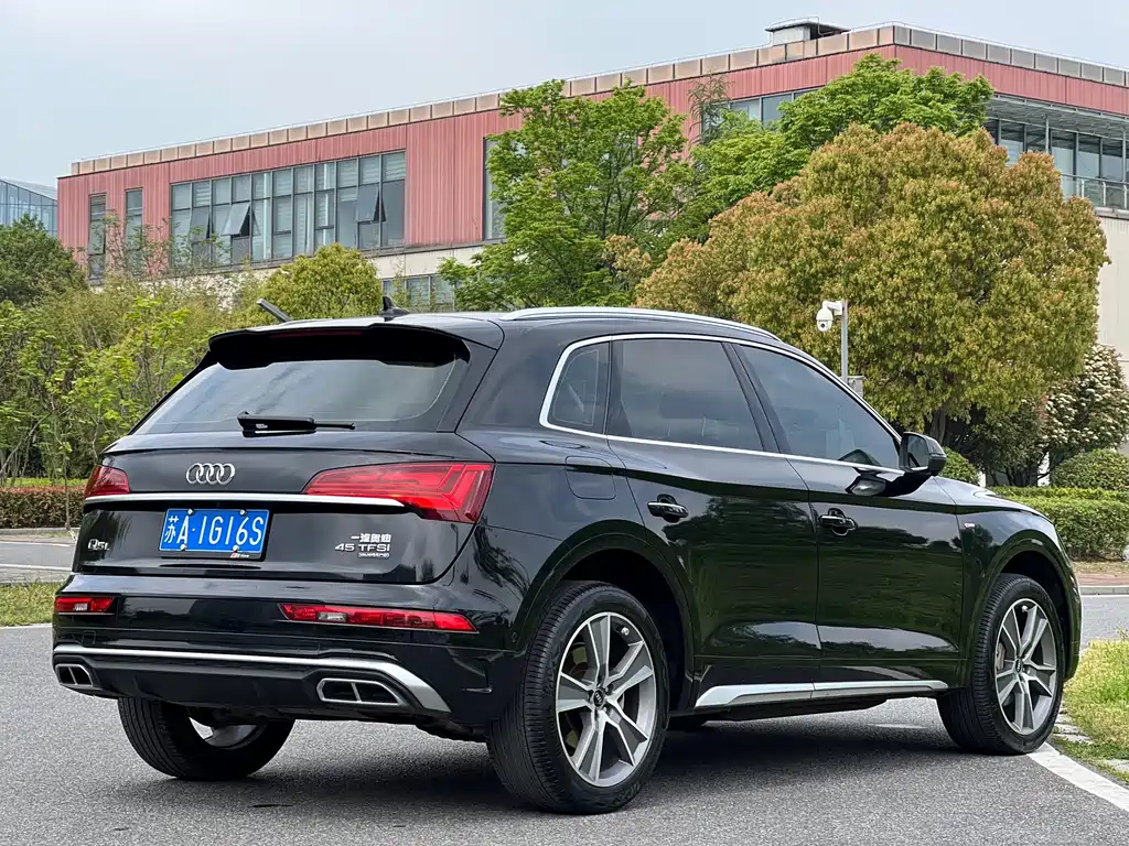 Audi Q5L — фото 5