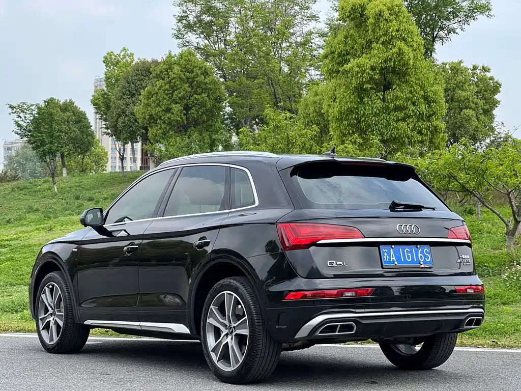 Audi Q5L — фото 7