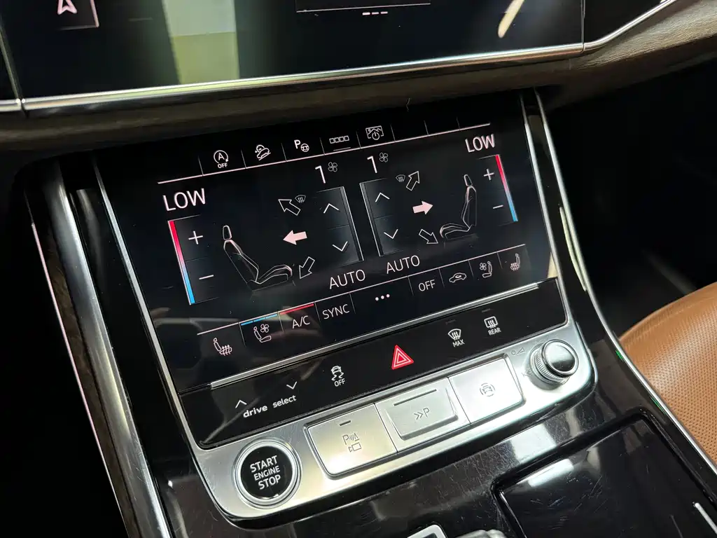 Audi Q7 — фото 38