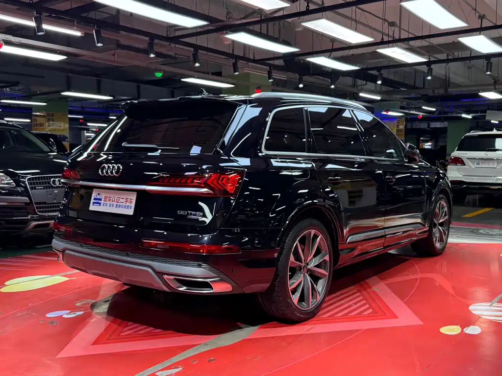 Audi Q7 — фото 7