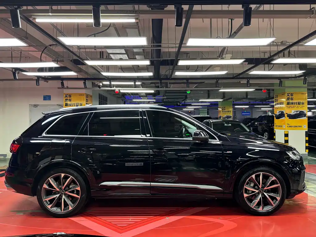 Audi Q7 — фото 8
