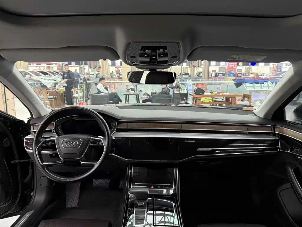 Audi A8 — фото 4