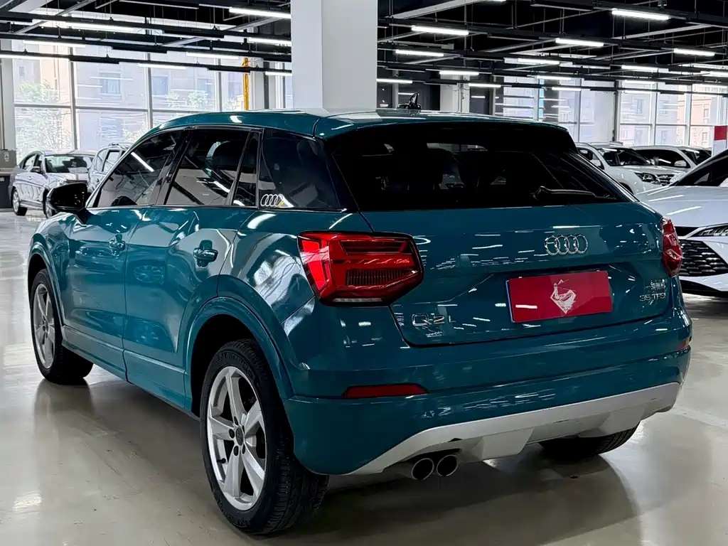 Audi Q2L — фото 7