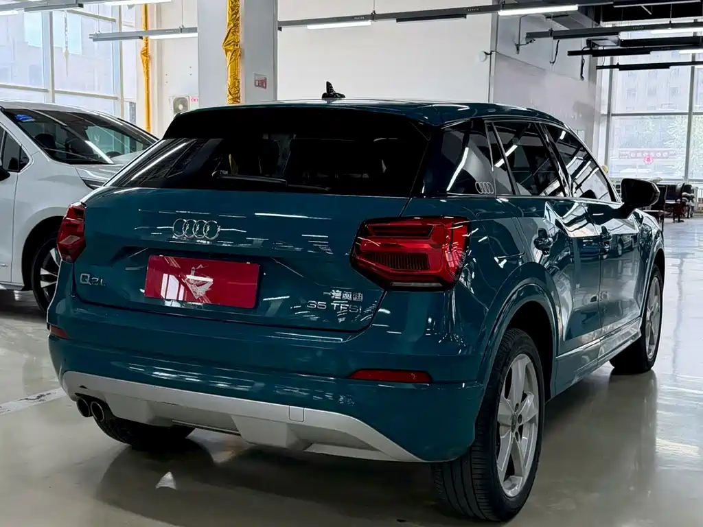 Audi Q2L — фото 9