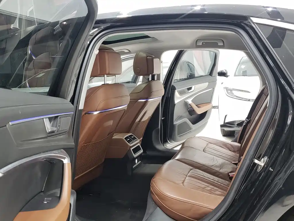 Audi A6L — фото 8