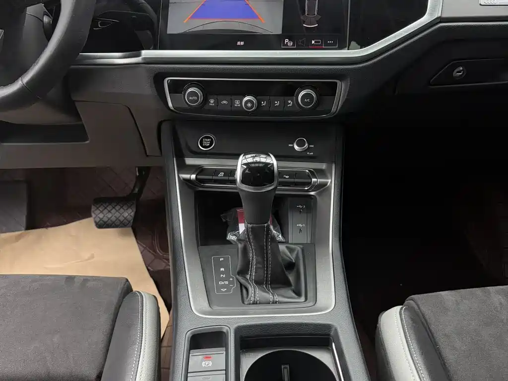Audi Q3 — фото 18