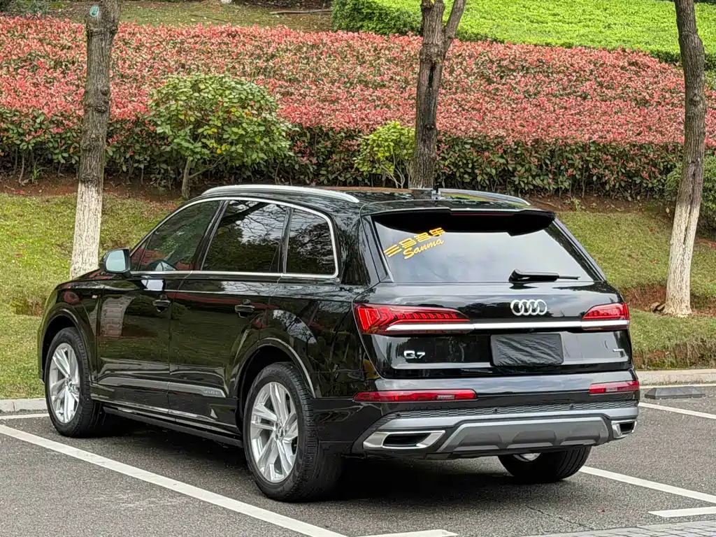Audi Q7 — фото 9
