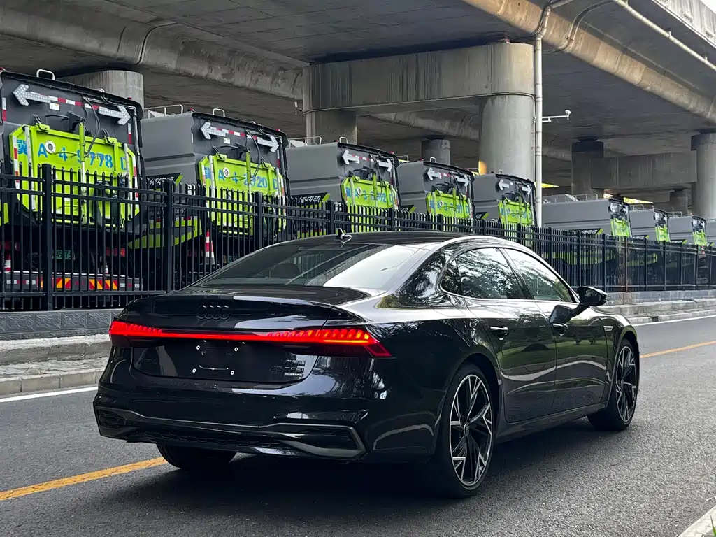 Audi A7L — фото 15