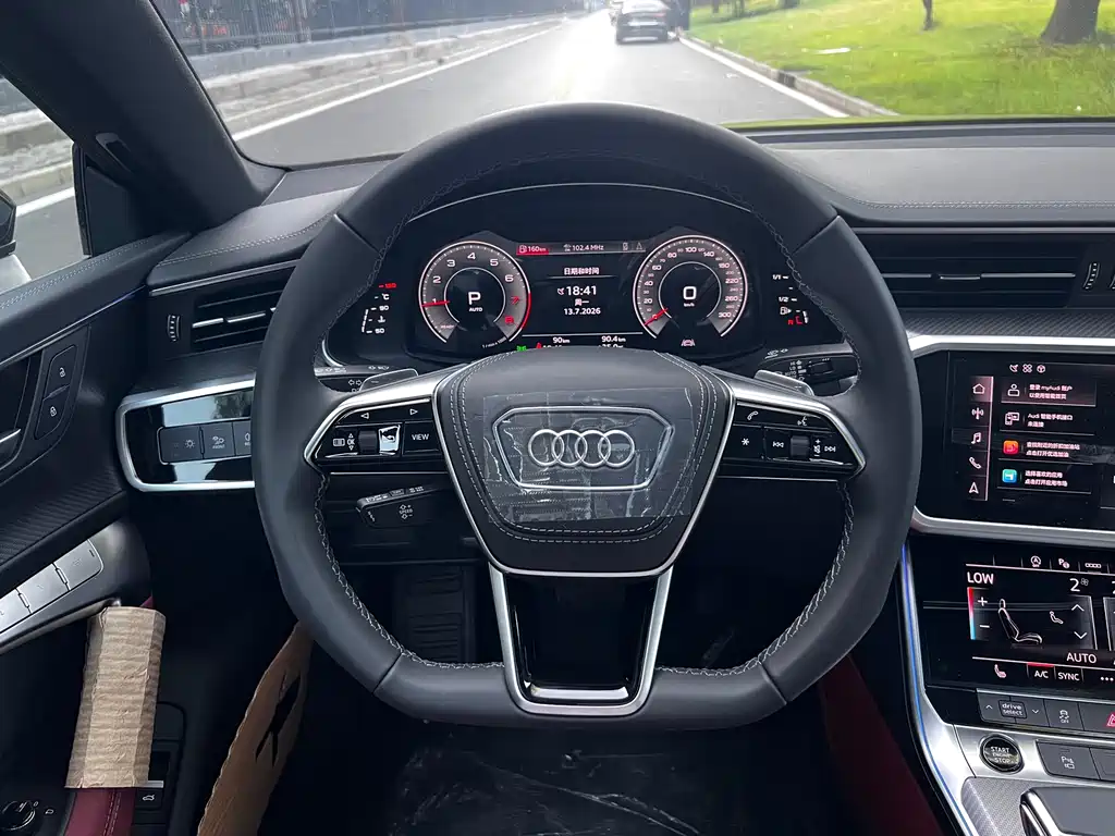 Audi A7L — фото 10
