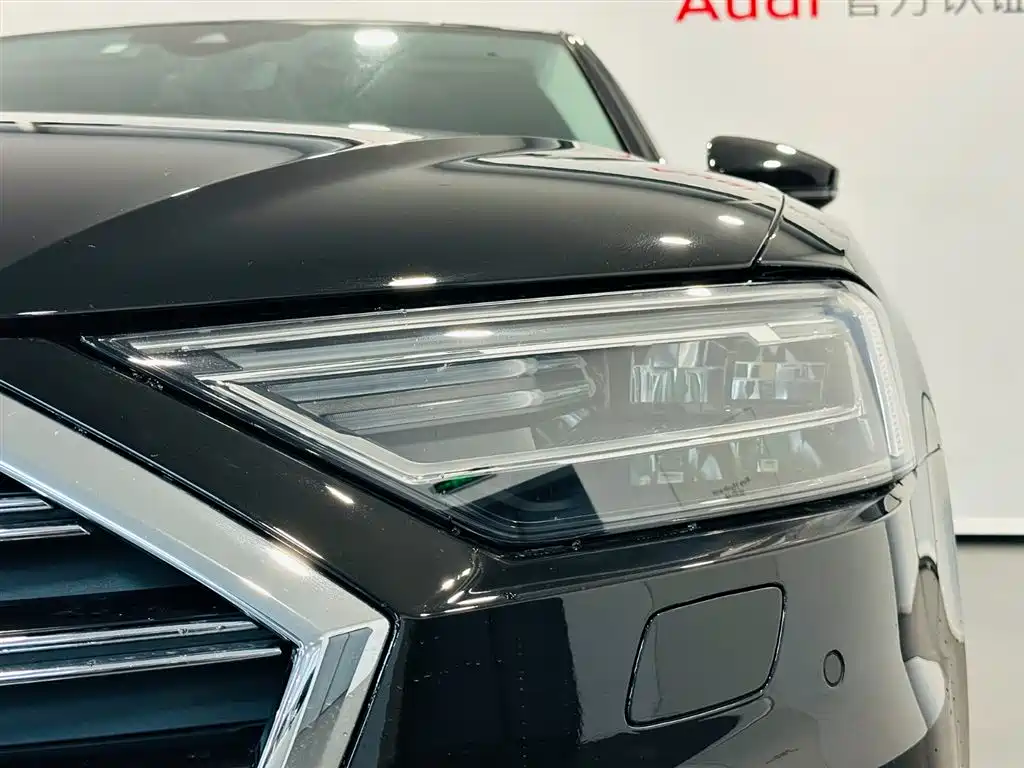 Audi A8 — фото 13