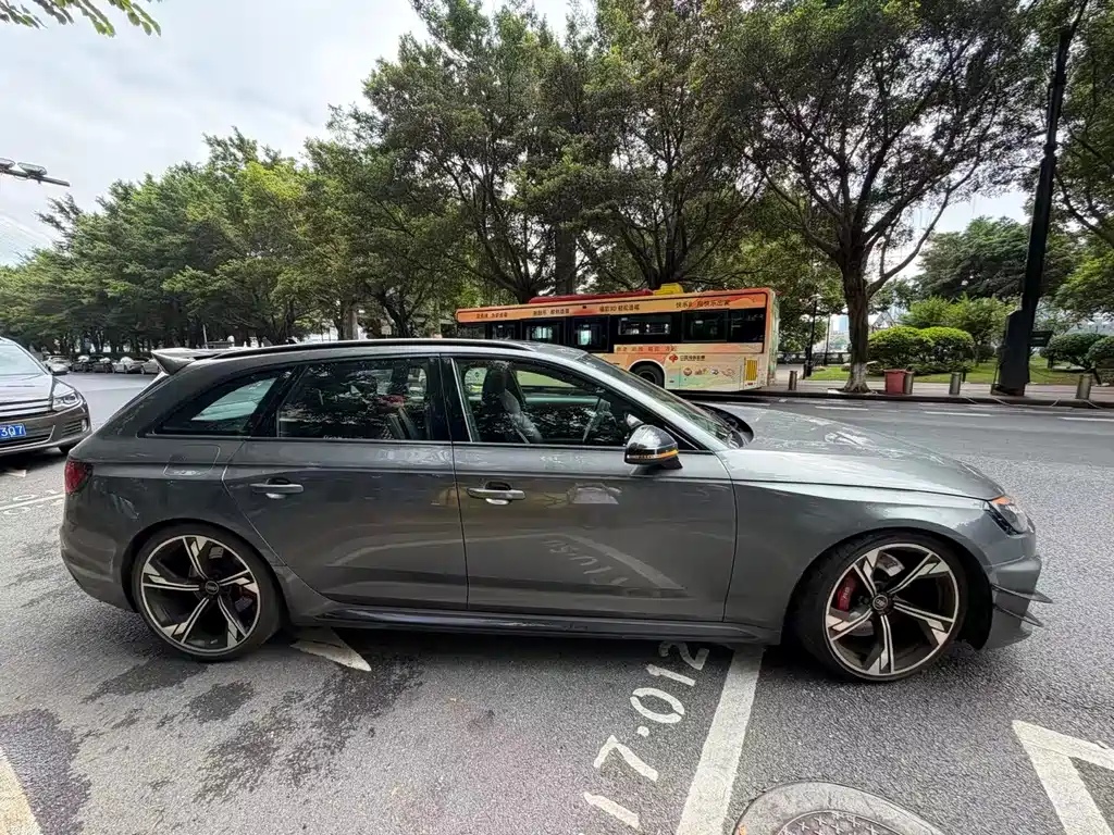 Audi RS 4 — фото 3