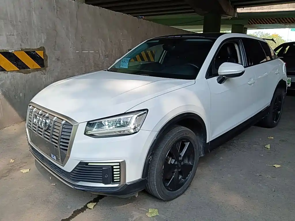 Audi Q2L e-tron — фото 2