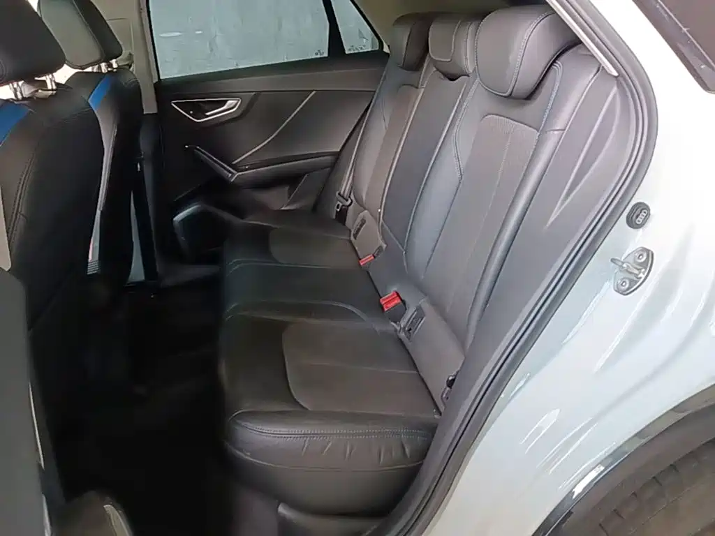 Audi Q2L e-tron — фото 17