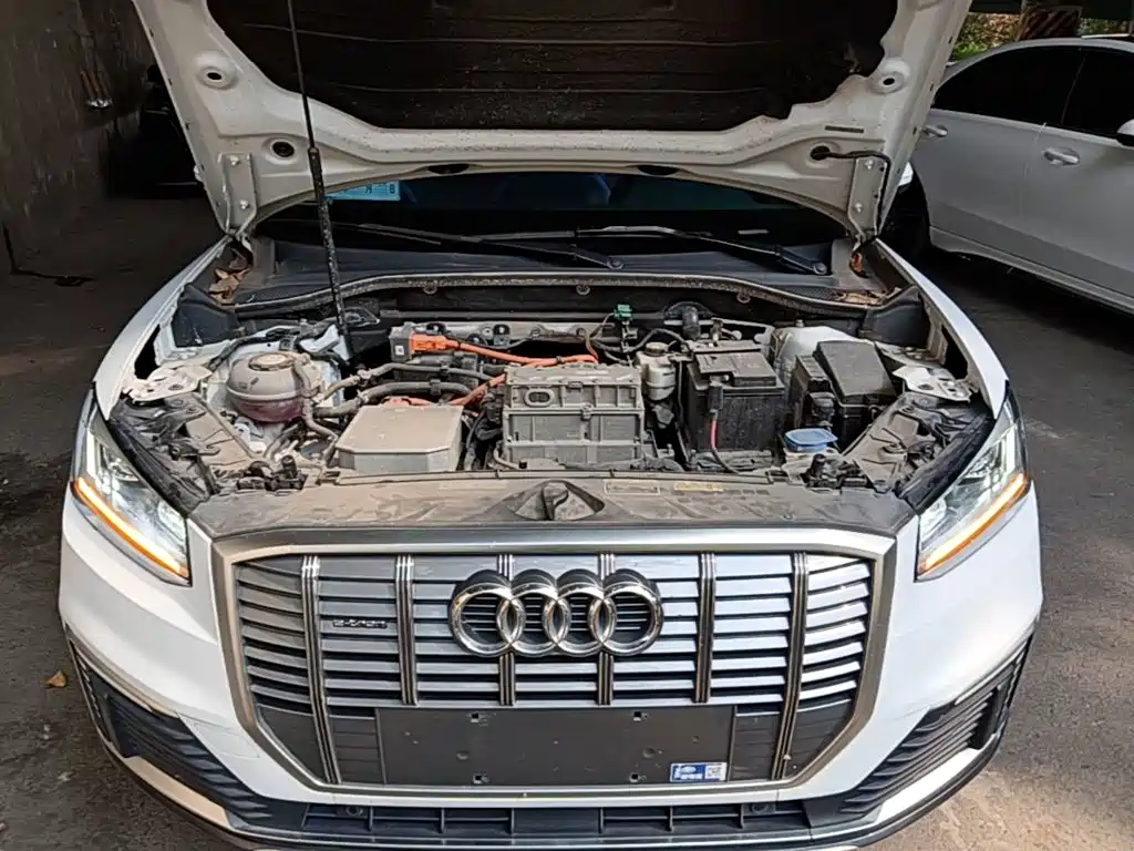 Audi Q2L e-tron — фото 20