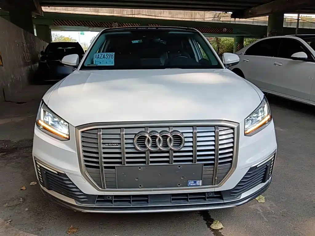 Audi Q2L e-tron — фото 3