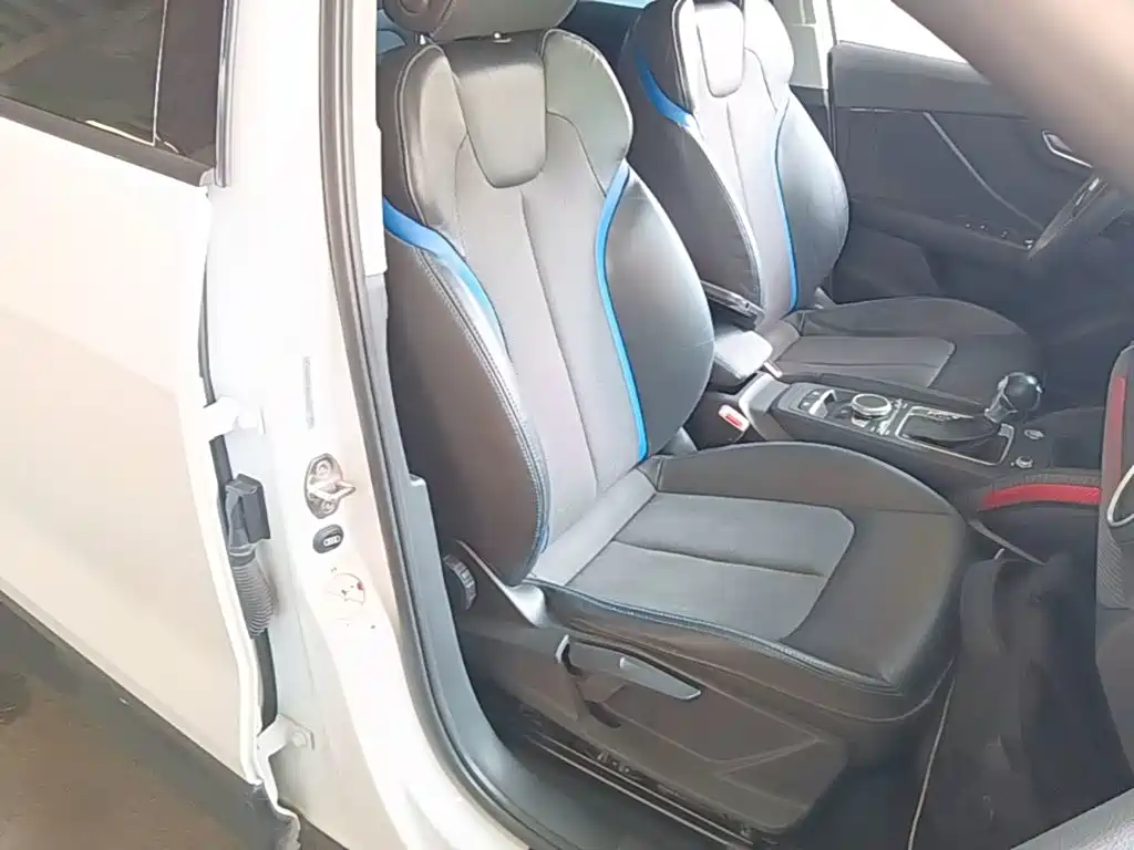 Audi Q2L e-tron — фото 25