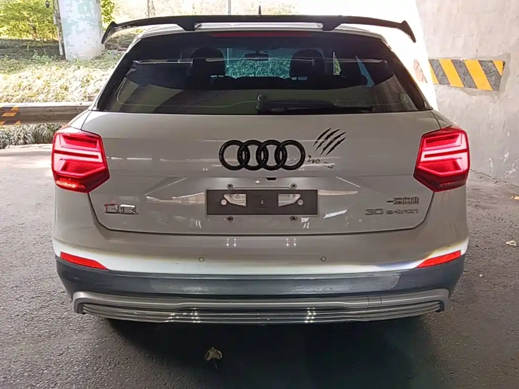 Audi Q2L e-tron — фото 6