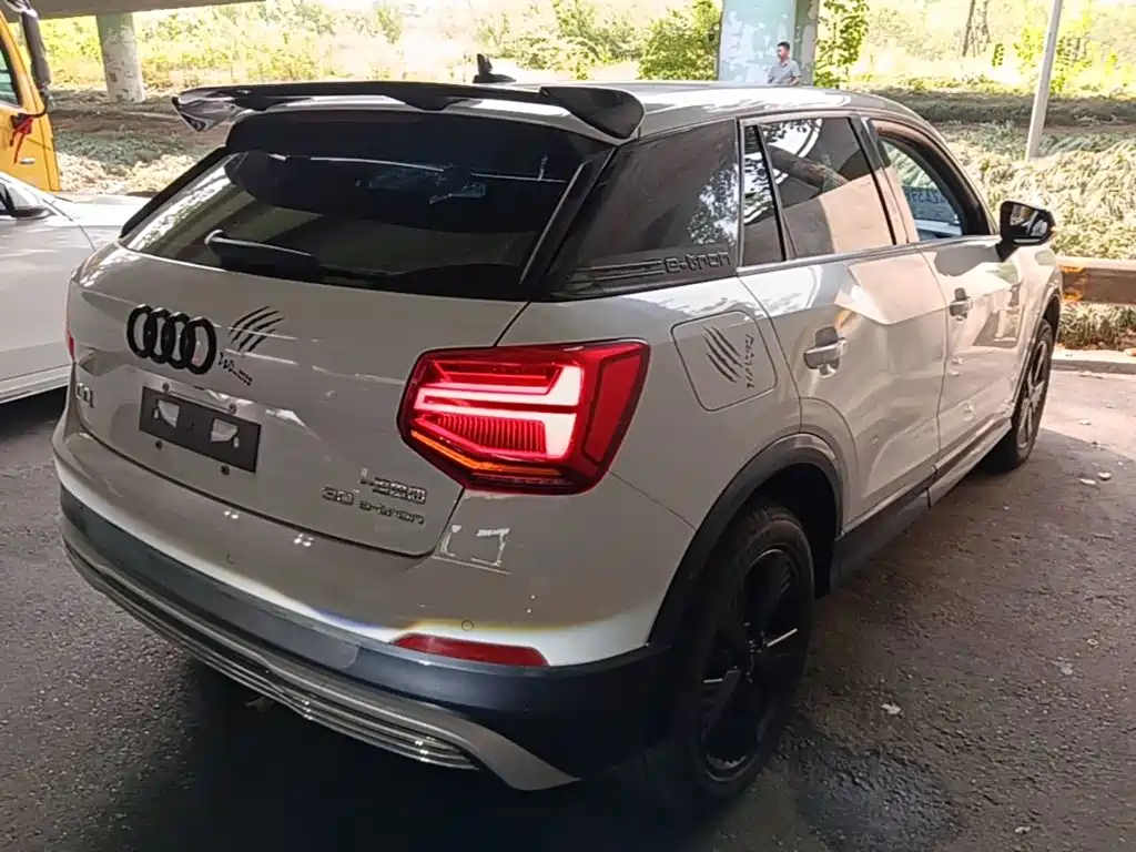Audi Q2L e-tron — фото 7