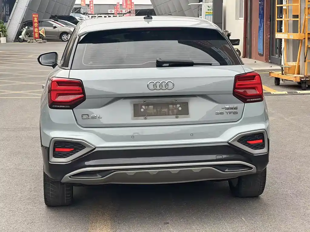 Audi Q2L — фото 10