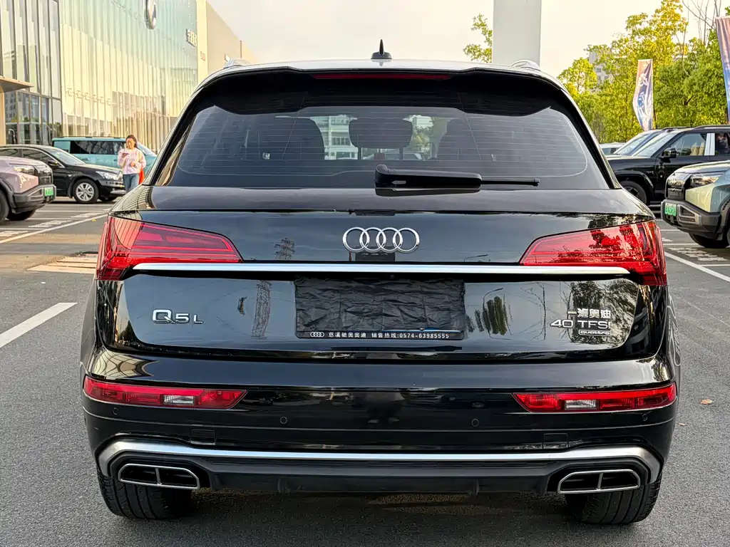 Audi Q5L — фото 14
