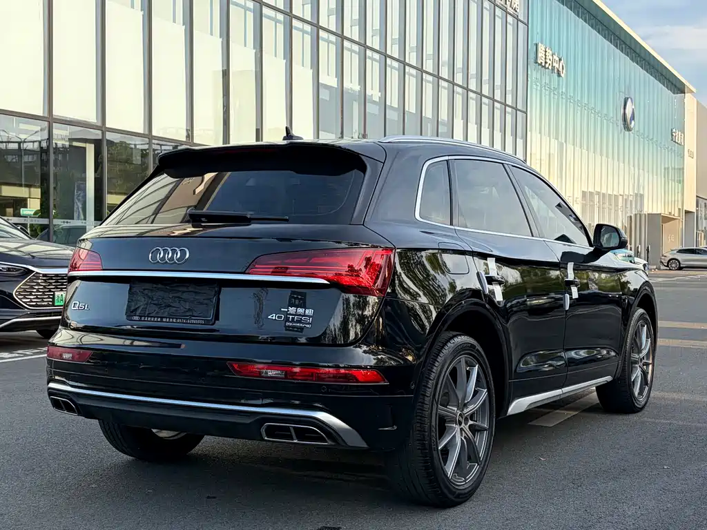 Audi Q5L — фото 15