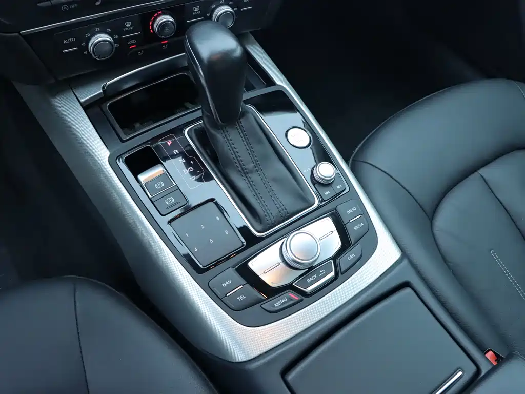 Audi A6L — фото 10