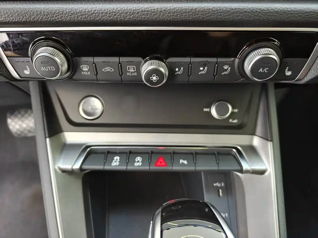 Audi Q3 — фото 11
