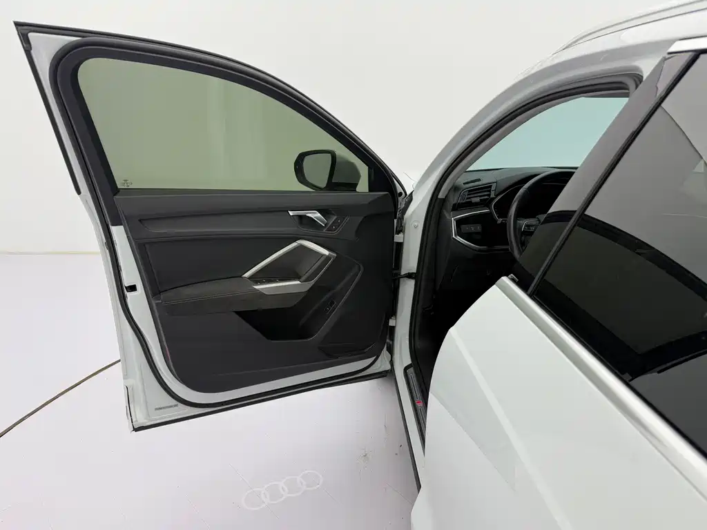 Audi Q3 — фото 23
