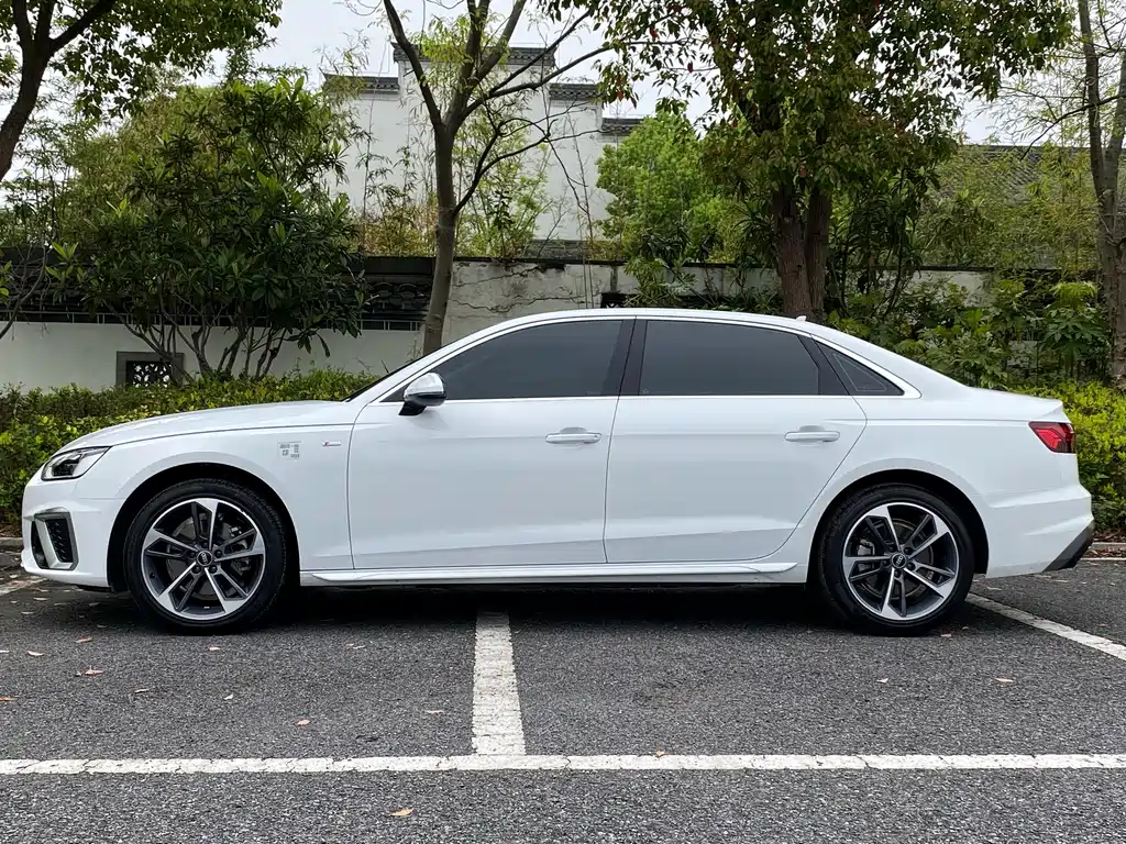 Audi A4L — фото 3