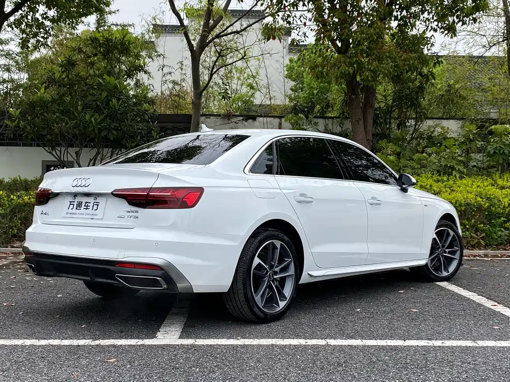 Audi A4L — фото 5