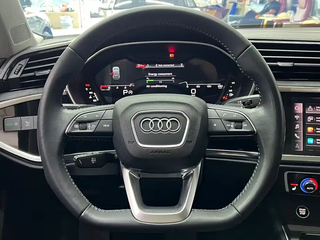 Audi Q3 — фото 10