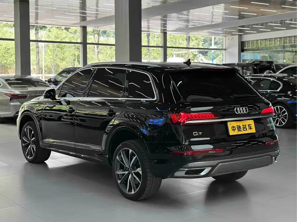 Audi Q7 — фото 7