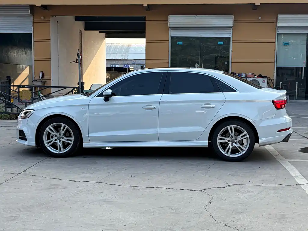 Audi A3 — фото 17