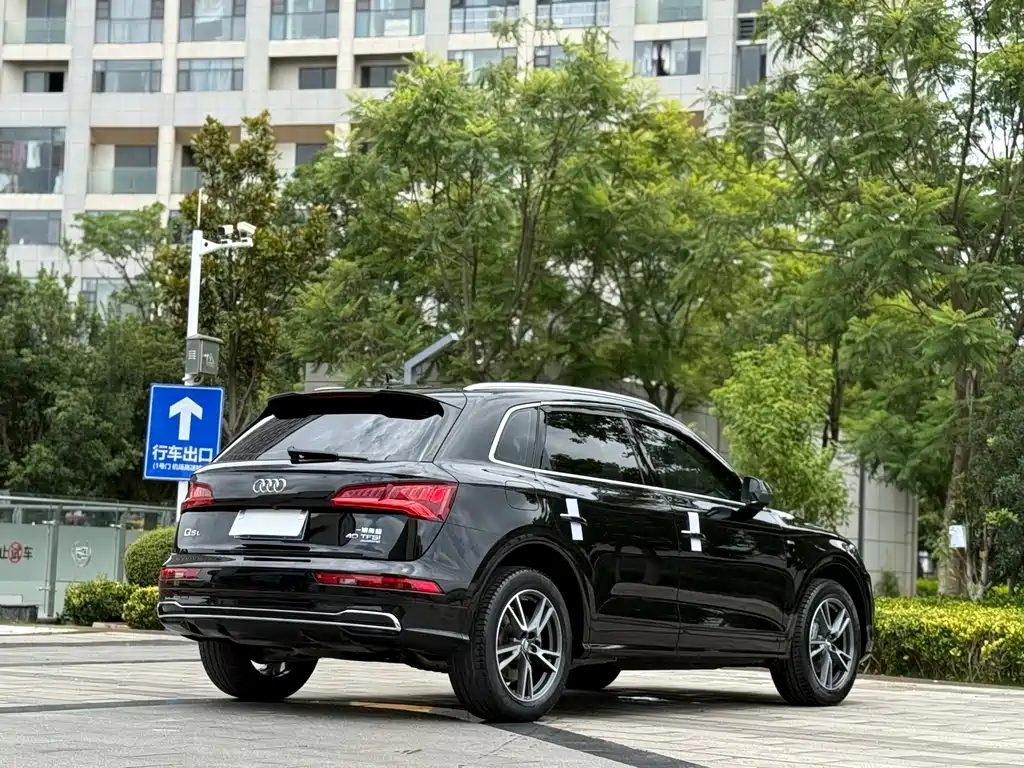 Audi Q5L — фото 7
