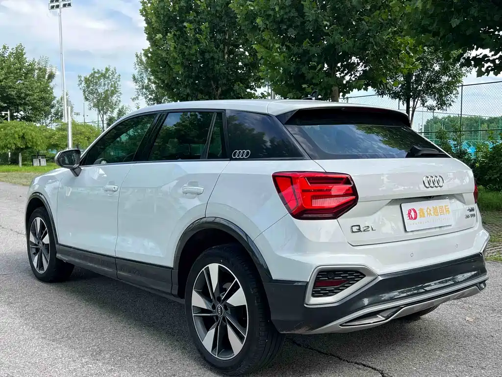 Audi Q2L — фото 4