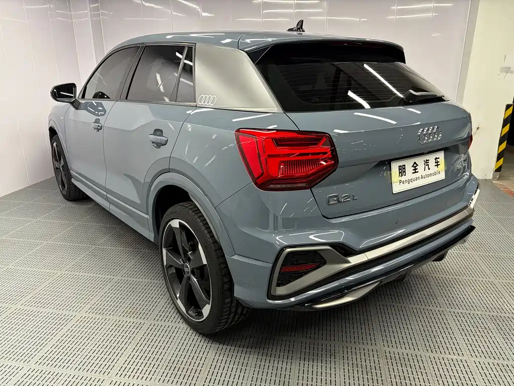 Audi Q2L — фото 16