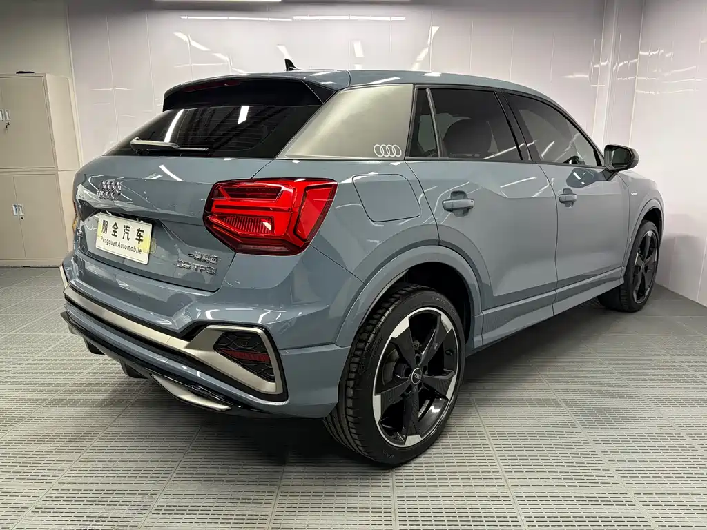 Audi Q2L — фото 17