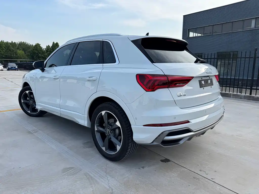 Audi Q3 — фото 11