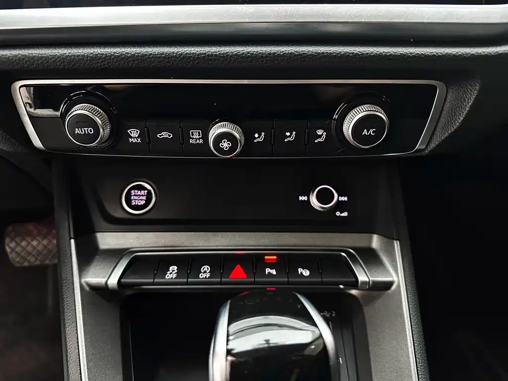 Audi Q3 — фото 11